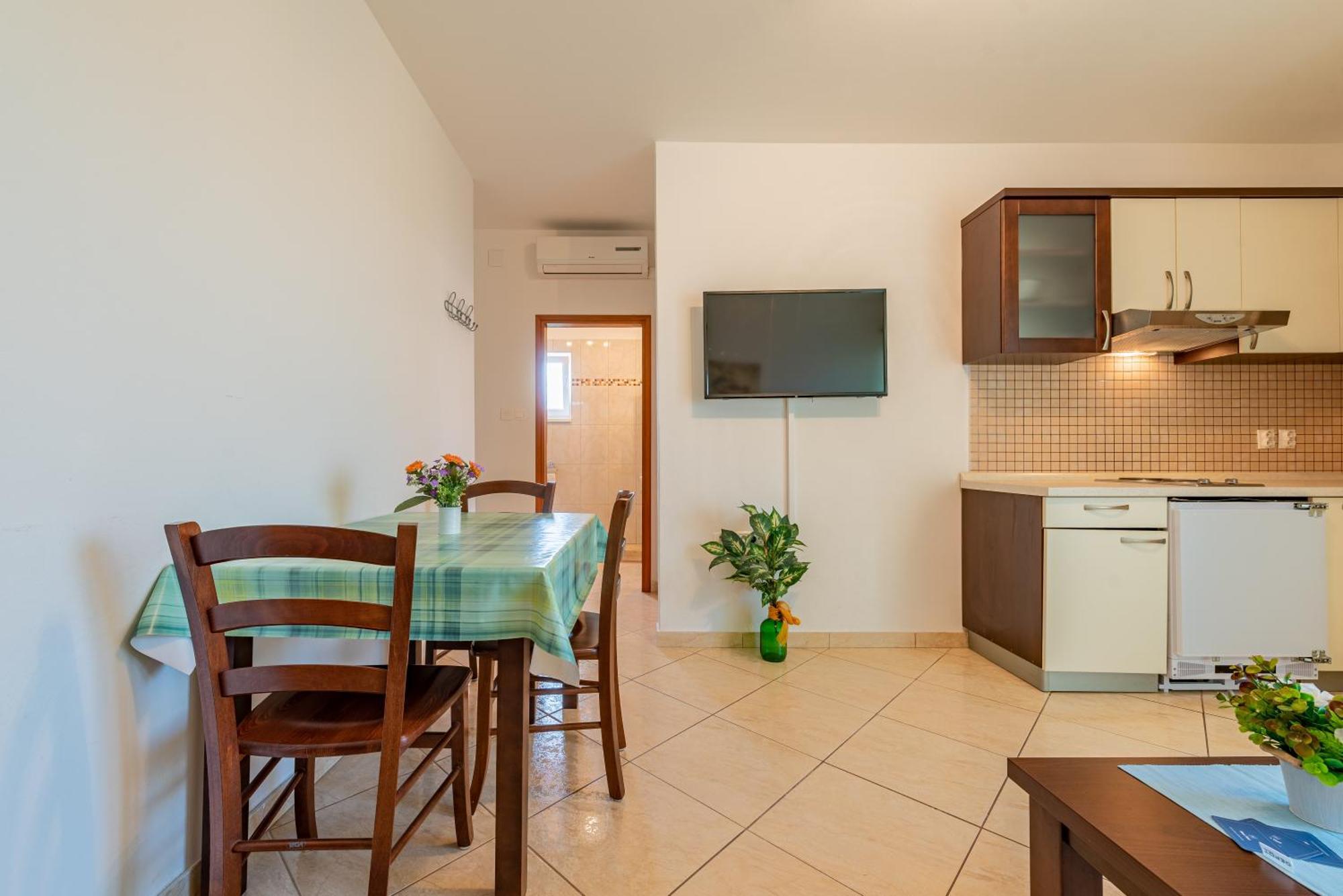 Apartamento Haus Toni Ražanac Exterior foto